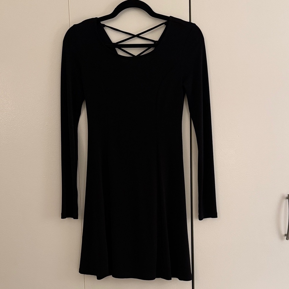 Forever 21 Black Crisscross Back Long Sleeve Dress